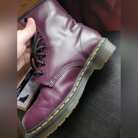 Doc Martens 1460 8 eye smooth leather purple boots size 8 US - Picture 4 of 10